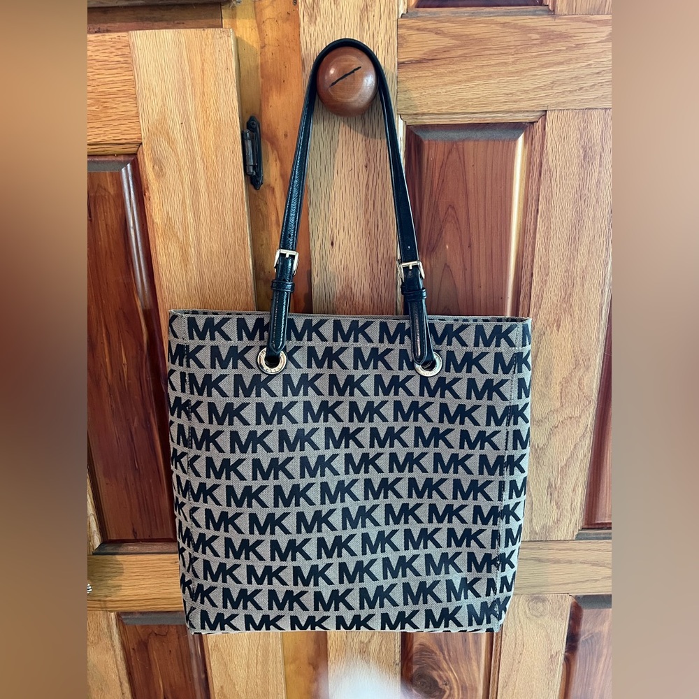 Michael Kors Jet Set Canvas Jacquard Tote